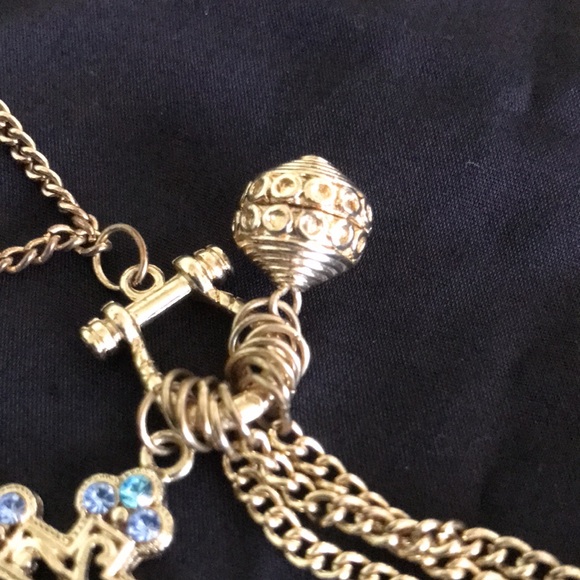 🔸Goldtone Cross Necklace - Picture 5 of 6